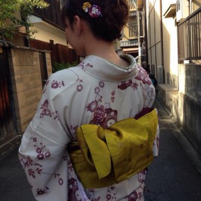 【京都つまみ細工体験レッスン】お着物姿の美しいお客様のお写真☆ 【京都つまみ細工体験レッスン】お着物姿の美しいお客様のお写真☆