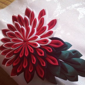 成人式の髪飾り制作中。 成人式の髪飾り制作中。